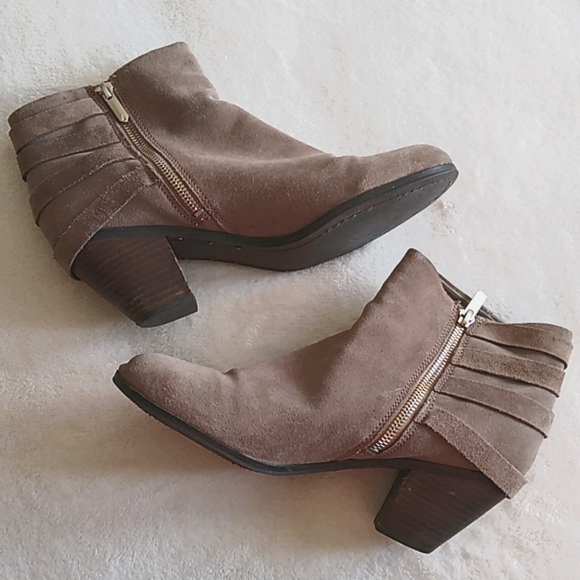 Sam Edelman Tan Ankle Boots w/ Buckles - Picture 6 of 9